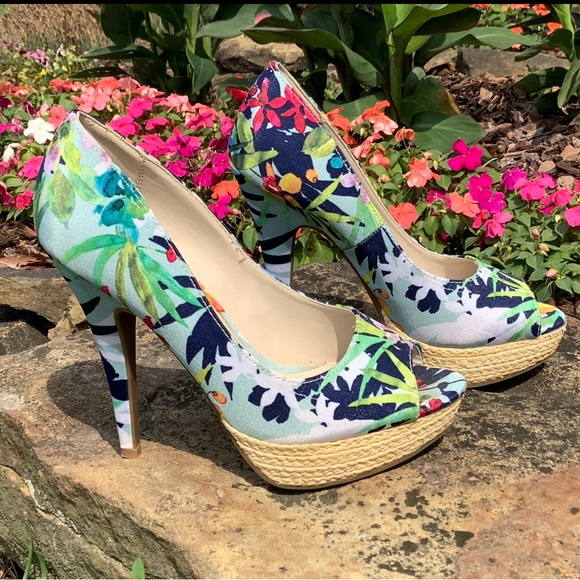 Apt 9 Floral Platform Heels - Size 6 - Picture 1 of 9